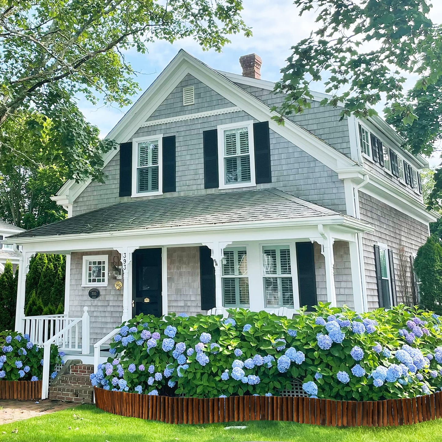 Worth Garden Wooden Short Fence Lawn Edging – Burnt Wood Finish Flexible Garden Border, No Dig Landscape Edging for Flower Beds, Tree Border & Yard – 11.8” H x 42” L