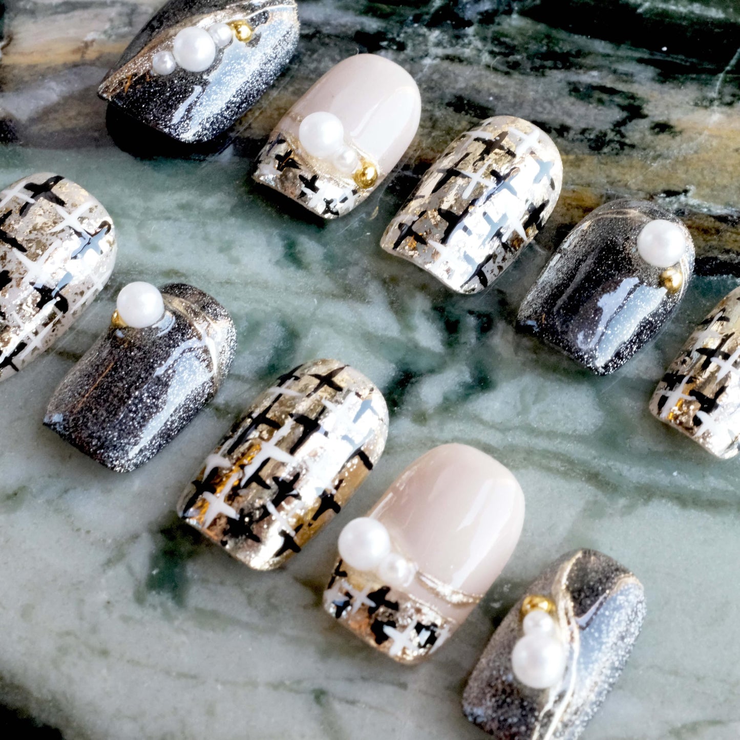 [GLORS] Purely Handmade Press On Nails | Luxurious Gold and Pearl Fake False Nails | Salon Quality Elegant Nail Art Design in short square, 10 pieces (XS, SS)