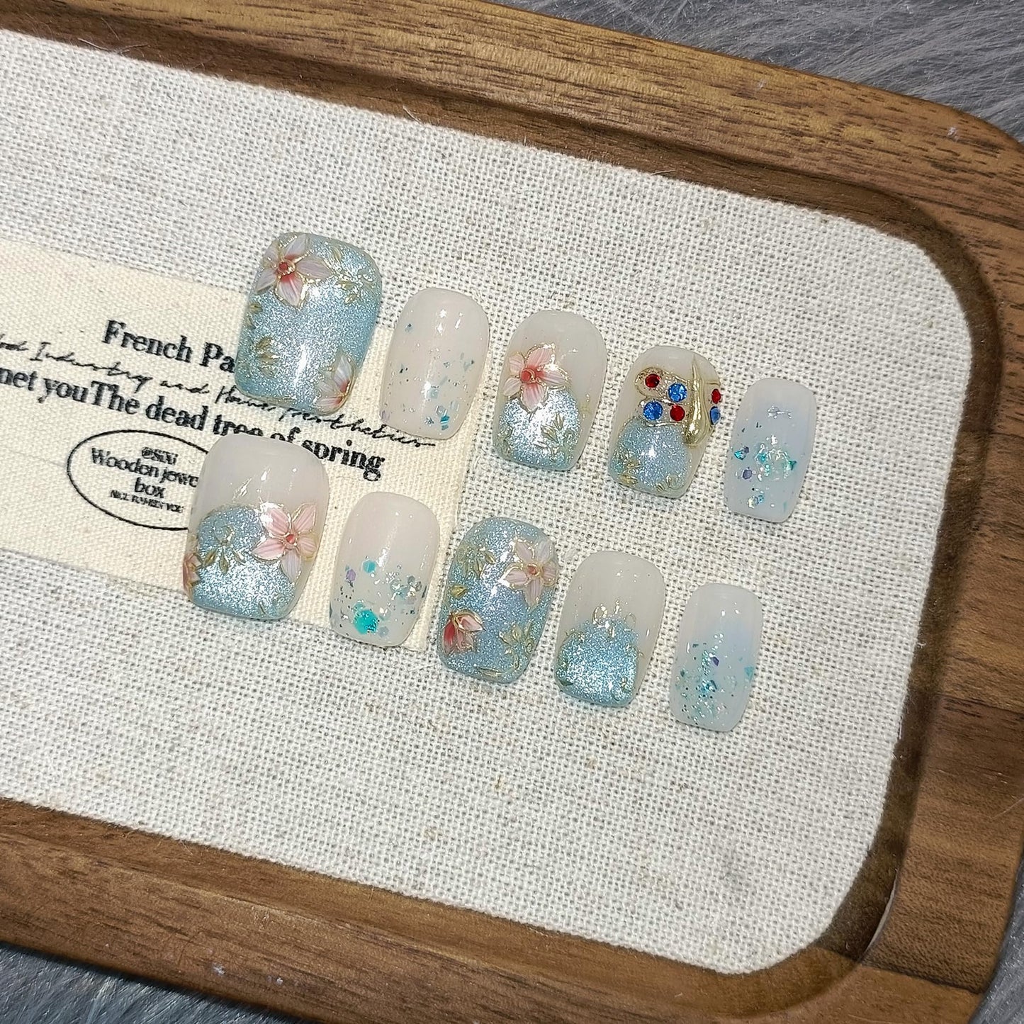 TENPAL Hand-Painted Cloisonne Press on Nails 10Pcs Kit,Short Squoval Blue Porcelain Gradient Fake Nails,Cat Eye Glitter Oriental Bloom False Nails,Chinese Classical Art Glue on Nails for Women(S)