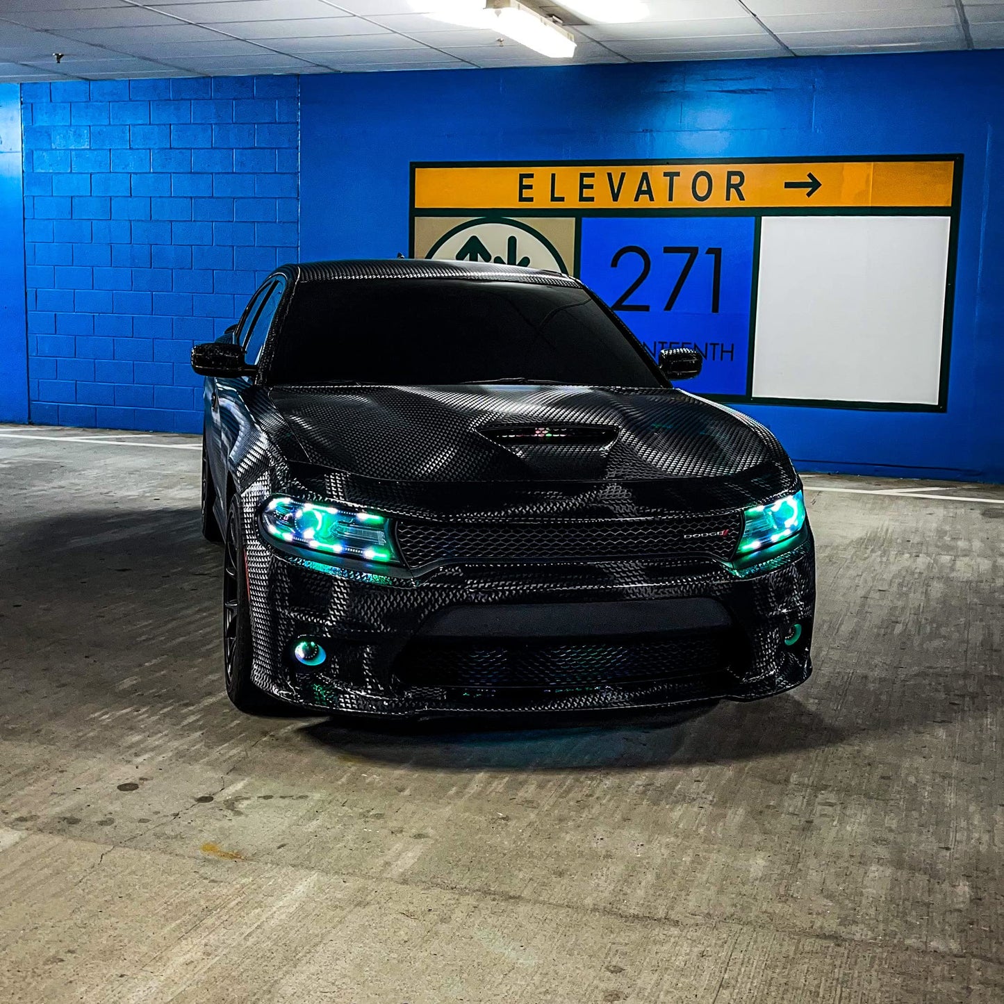 VViViD Designer Black Carbon Fiber Vinyl Wrap (Triangle Carbon, 25ft x 5ft)