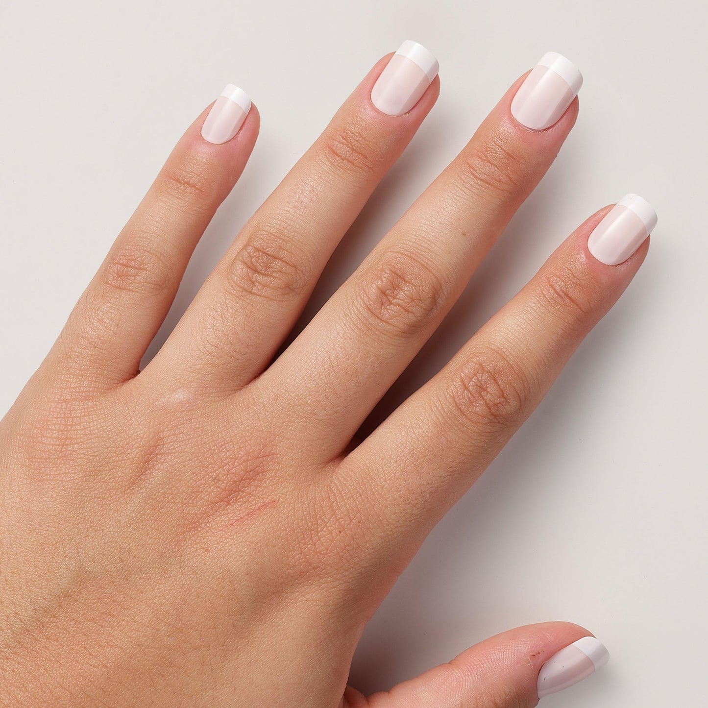 Sally Hansen Salon Effects® Perfect Manicure, À La Mode, Press On Nails, Square Shaped, Non-Damaging Adhesive Tabs, File, and Alcohol Pad Included