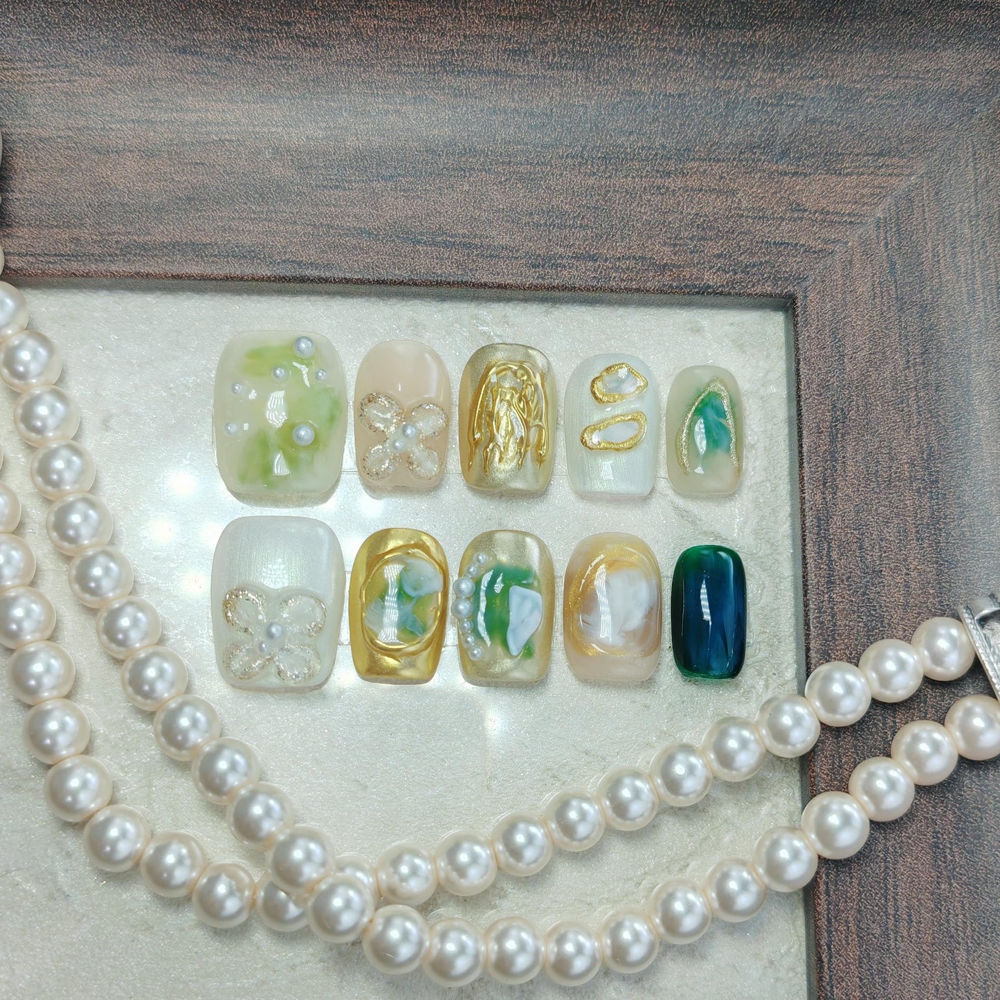 Short Coffin Press on Nails Handmade False Nails with Designs, 3D Hand-painted Reusable Fake Nails Stick on Nail (Golden Green+Pearls, M)