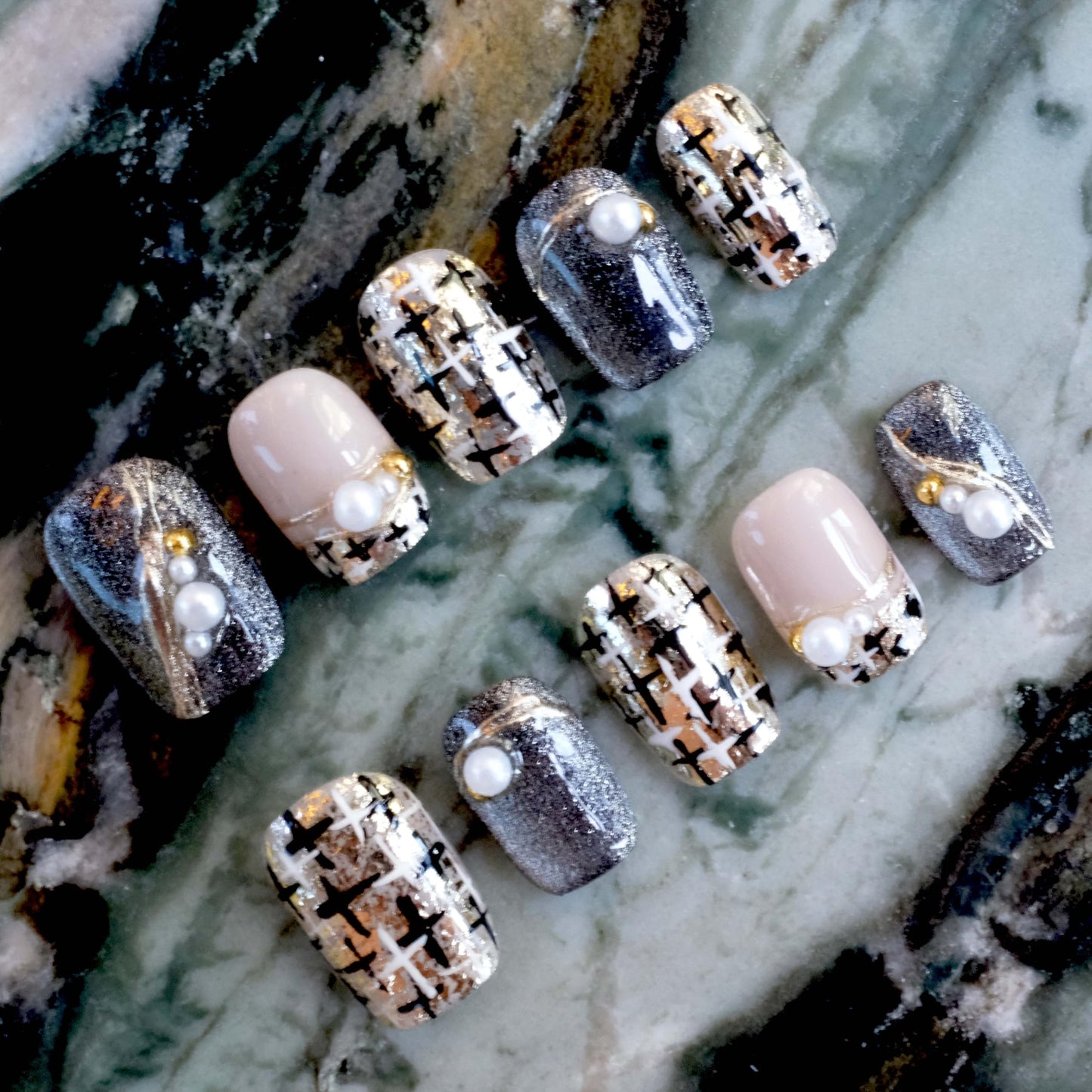 [GLORS] Purely Handmade Press On Nails | Luxurious Gold and Pearl Fake False Nails | Salon Quality Elegant Nail Art Design in short square, 10 pieces (XS, SS)