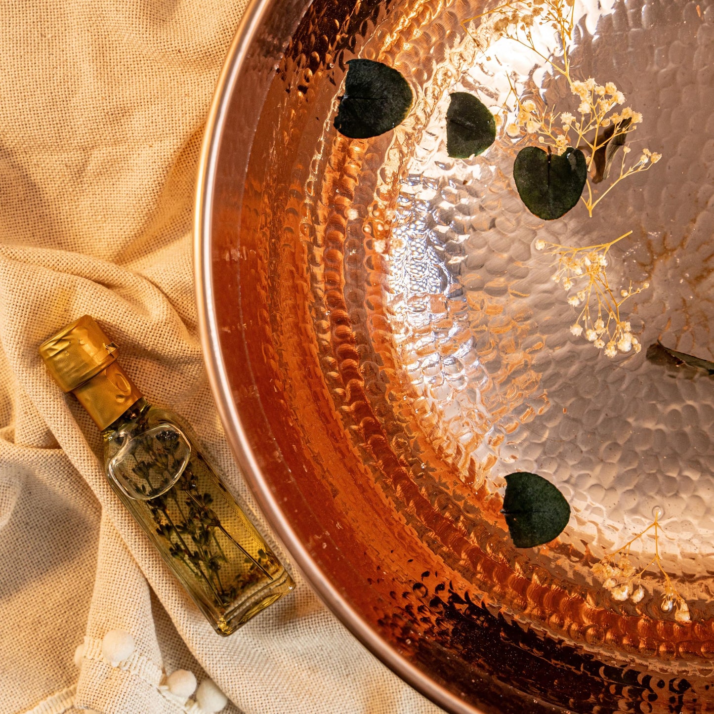ALFIQ Hammered Copper Pedicure Bowl, 20 Inches, Portable Foot Basin for Relaxation, Pure Copper