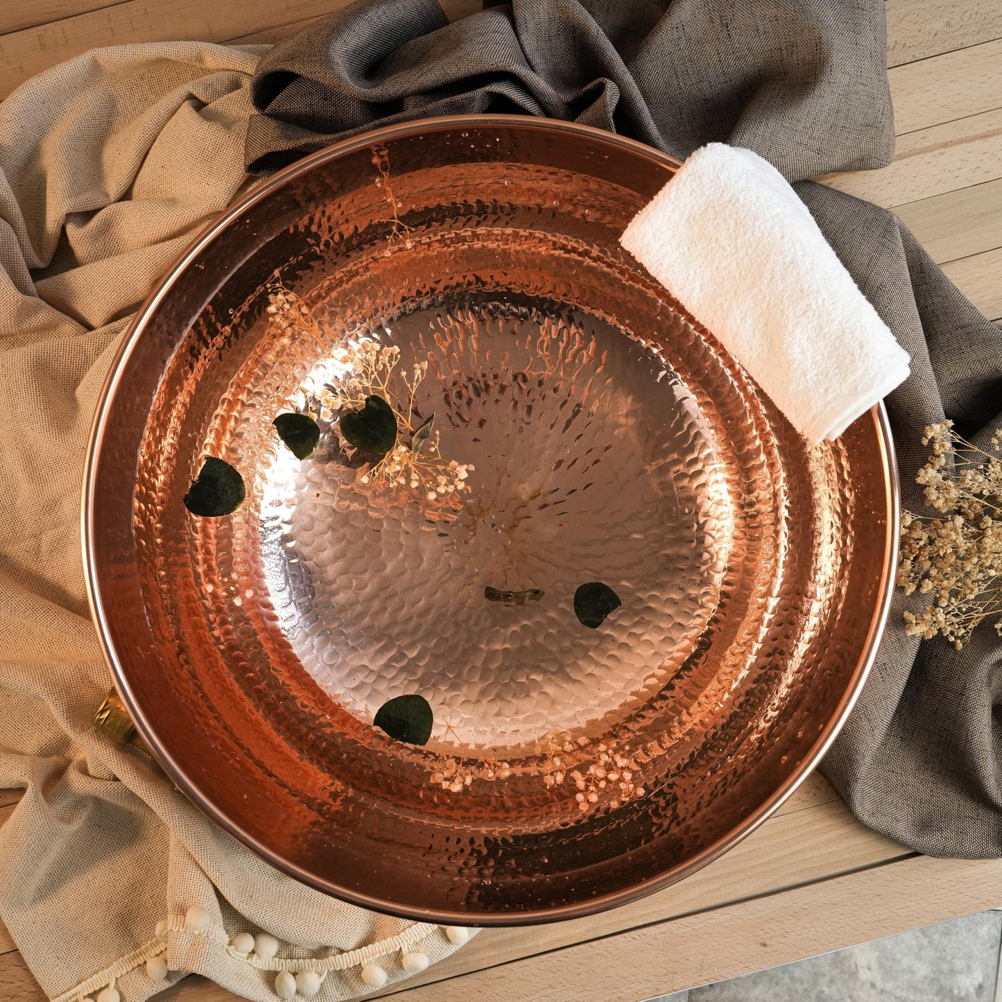 ALFIQ Hammered Copper Pedicure Bowl, 20 Inches, Portable Foot Basin for Relaxation, Pure Copper